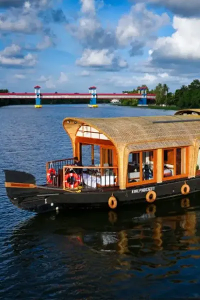 alleppey is the most iconic backwater destination in Kerala