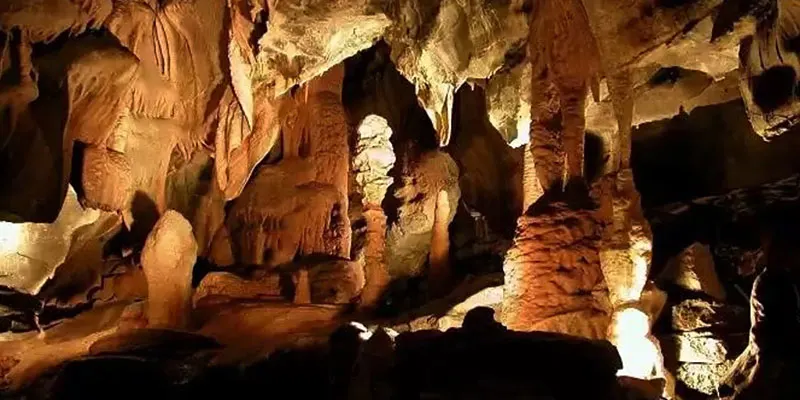 mawsmai cave Tour