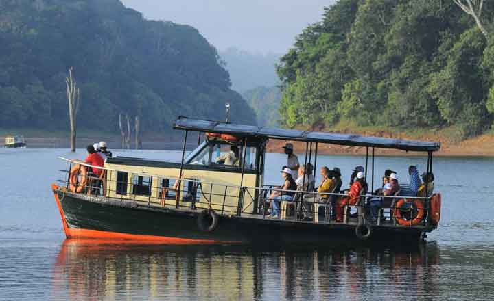 Hills & Houseboat: Munnar And Alleppey Honeymoon Package