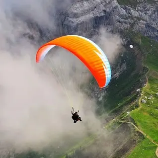 Paragliding in Manali 